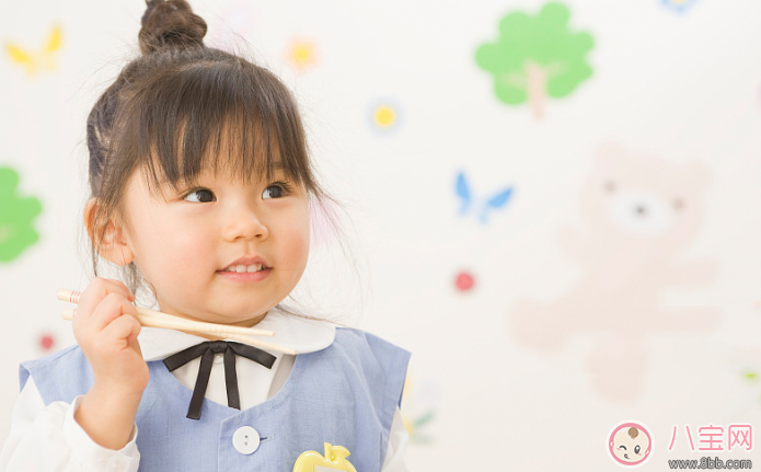 寶寶學吃飯餐具用品推薦 寶寶學吃飯要買什么東西