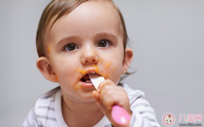 寶寶學吃飯餐具用品推薦 寶寶學吃飯要買什么東西