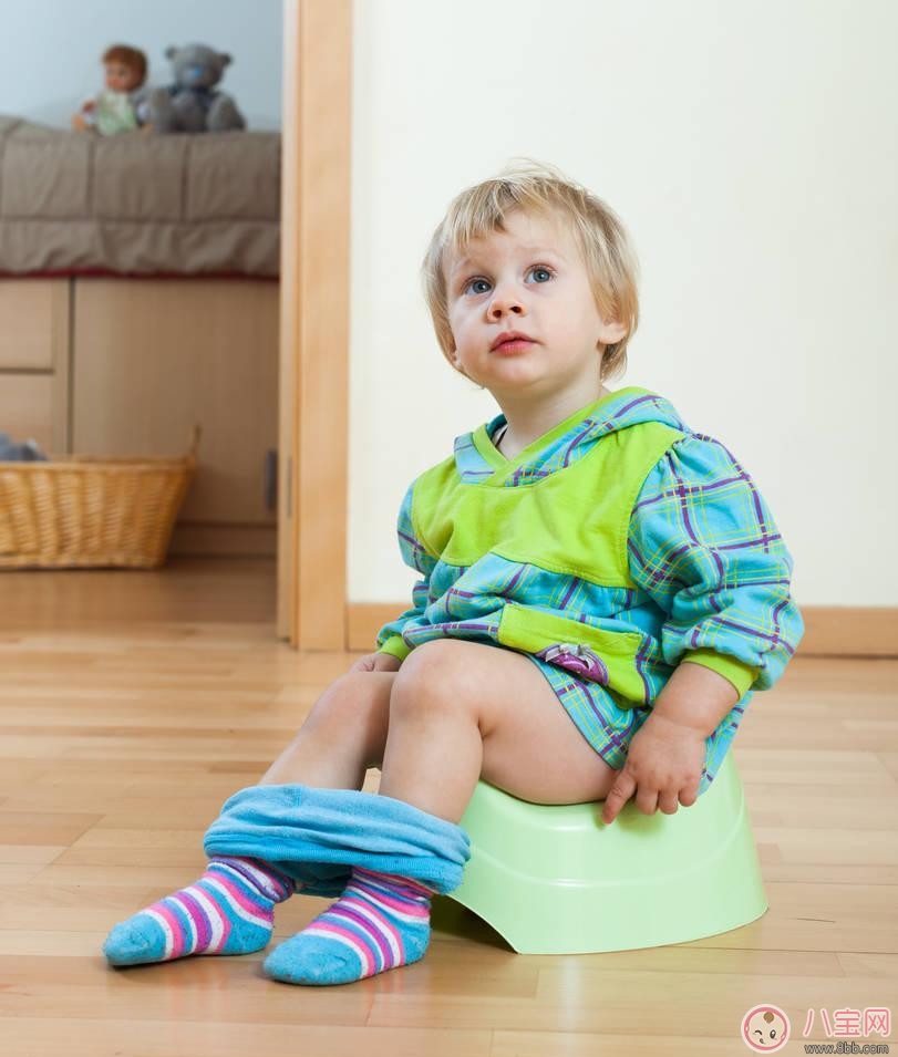 如何訓練寶寶正確坐便盆 訓練寶寶坐便盆注意事項 如何訓練寶寶正確坐便盆 訓練寶寶坐便盆注意事項