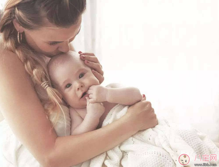 產后媽媽心情不好抑郁怎么辦 家人應該怎么對媽媽才能讓她走出來 產后媽媽心情不好抑郁怎么辦 家人應該怎么對媽媽才能讓她走出來