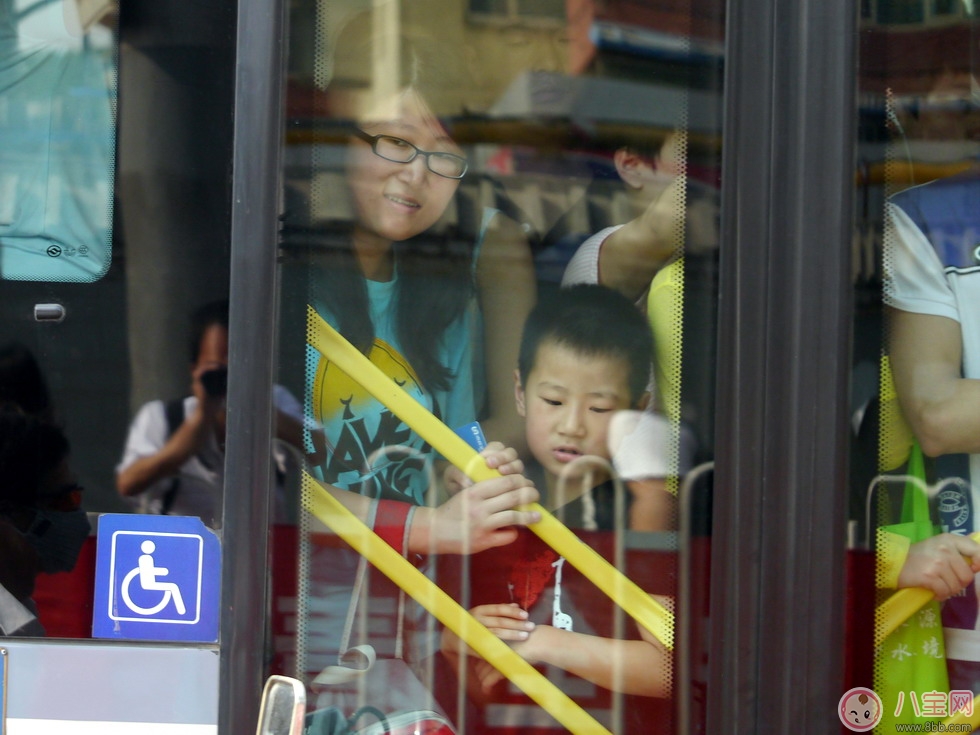 兒童坐公交安全嗎？兒童坐公交注意事項