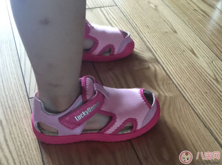 樂(lè)客友聯(lián)機(jī)能涼鞋怎么樣好穿嗎 寶寶穿樂(lè)客友聯(lián)機(jī)能涼鞋心得分享
