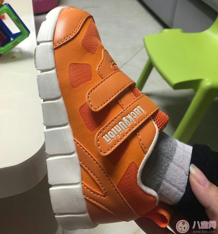 樂客友聯(lián)機(jī)能鞋怎么樣 樂客友聯(lián)和毛毛蟲哪個(gè)好(樂客友聯(lián)機(jī)能鞋測評)