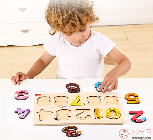 孩子玩拼圖好不好 不同年齡段的孩子玩什么樣的拼圖好