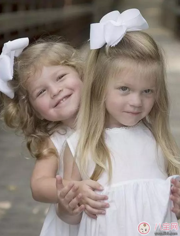 家里有兩個女兒編什么發型好看 雙胞胎好看發型推薦 家里有兩個女兒編什么發型好看 雙胞胎好看發型推薦