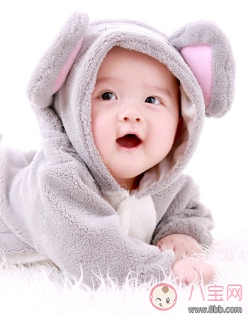 寶寶為什么喜歡啃指甲 小孩愛啃指甲怎么辦 寶寶為什么喜歡啃指甲 小孩愛啃指甲怎么辦