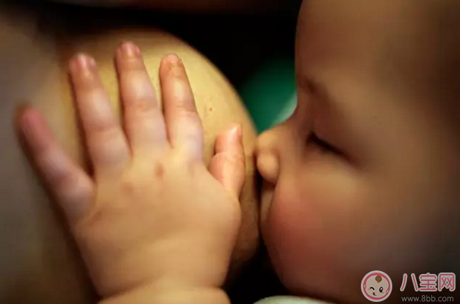 哺乳期乳頭上有小白點是什么 乳頭白點乳頭白泡乳頭潰瘍怎么辦