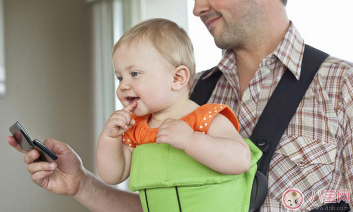 3個月6個月12個月的寶寶怎么坐腰凳 寶寶使用背帶時間方法