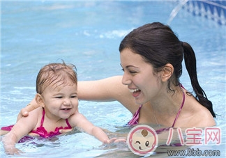 嬰兒項圈到底能不能用 寶寶游泳池如何選擇