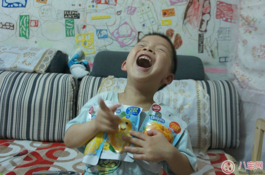 孩子貪吃零食怎么辦 孩子在長身體的時候吃多少零食比較好