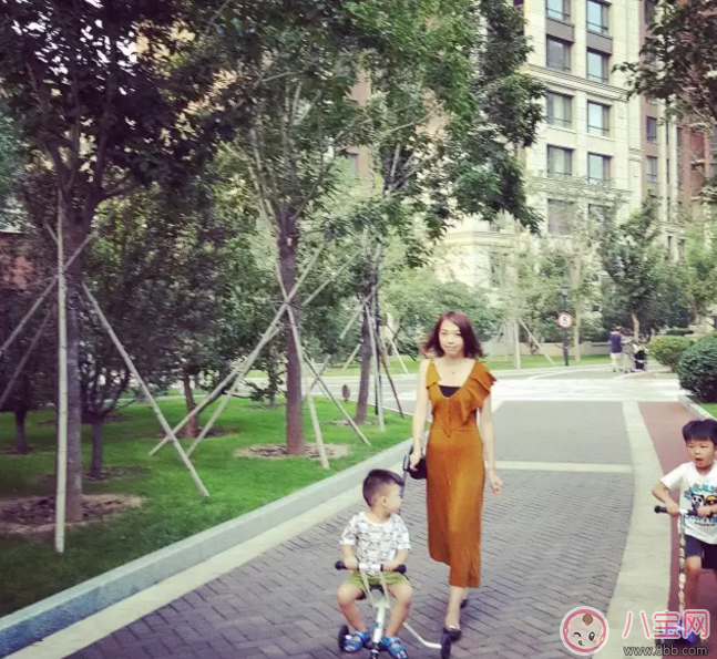 米高手推三輪車(chē)推寶寶出行輕松嗎 米高手推三輪車(chē)性?xún)r(jià)比怎么樣