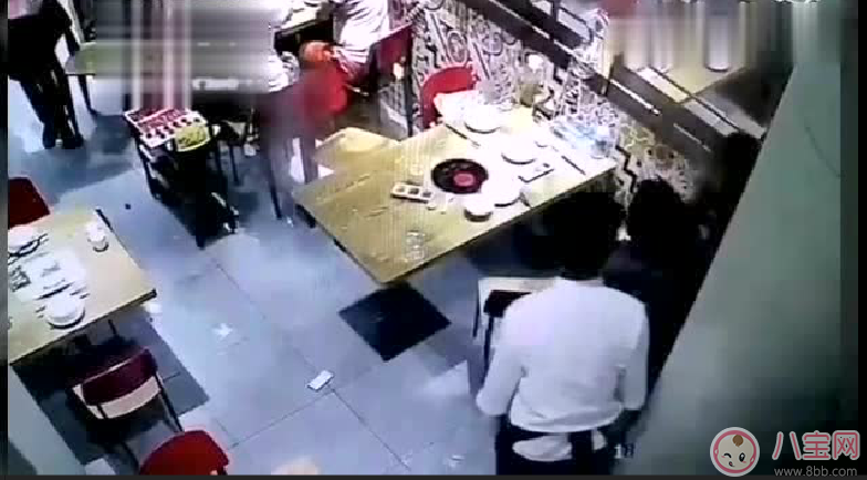 國慶節帶寶寶外出就餐千萬別坐錯 寶寶坐在哪里最安全 國慶節帶寶寶外出就餐千萬別坐錯 寶寶坐在哪里最安全