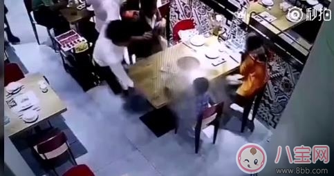 上餐悲劇！千萬不要讓孩子坐在上餐位！ 帶孩子外出就餐須注意