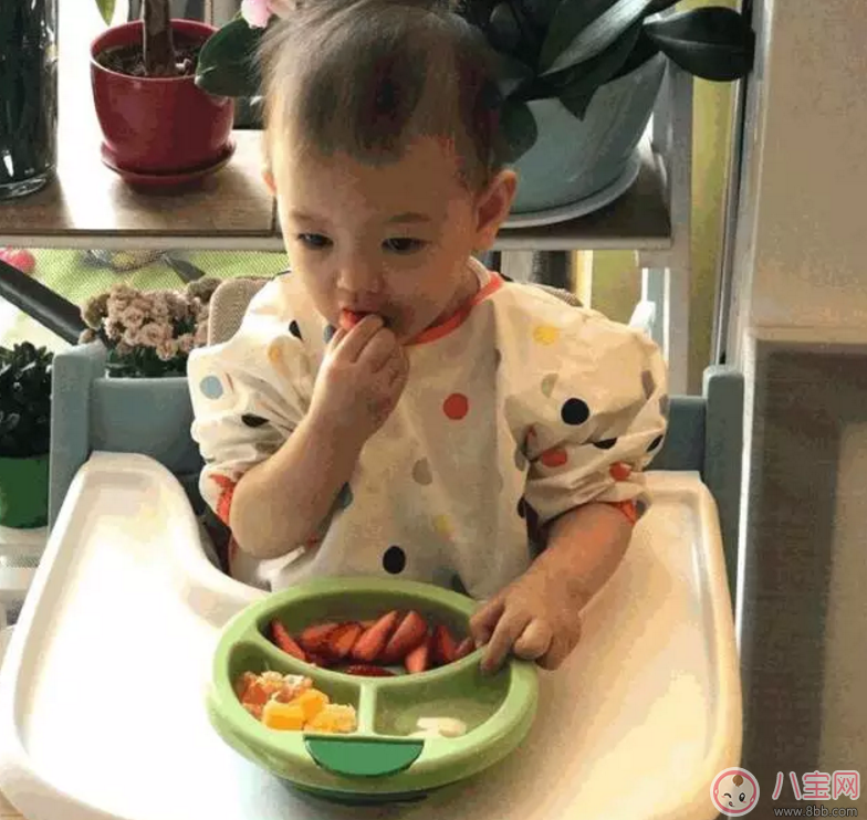 張梓琳女兒同款吸盤碗好不好 美國GreenSprouts(小綠芽）保溫吸盤碗測評