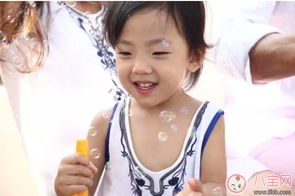 劉畊宏有幾個孩子 劉畊宏小泡芙兄妹全家福照片