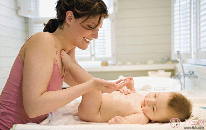 秋季寶寶皮膚干燥是氣候問題嗎 寶寶皮膚保濕怎么做 秋季寶寶皮膚干燥是氣候問題嗎 寶寶皮膚保濕怎么做