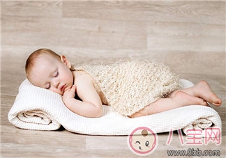 嬰幼兒為什么踢被子 如何預防寶寶踢被子 嬰幼兒為什么踢被子 如何預防寶寶踢被子