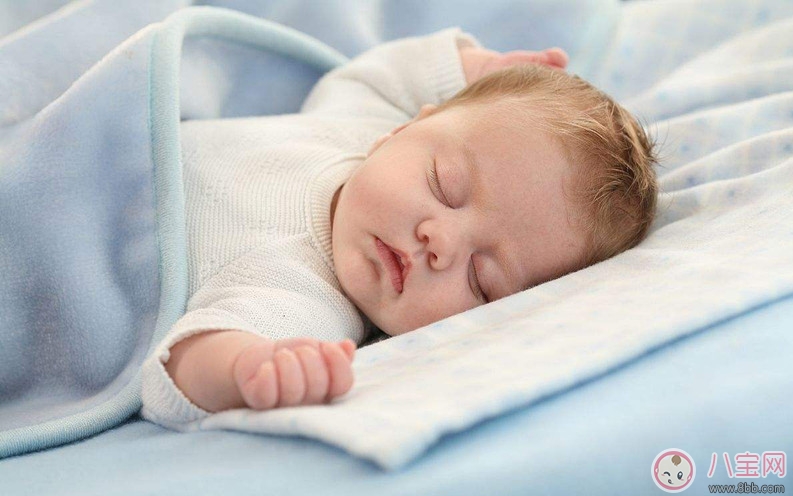 嬰幼兒為什么踢被子 如何預防寶寶踢被子 嬰幼兒為什么踢被子 如何預防寶寶踢被子