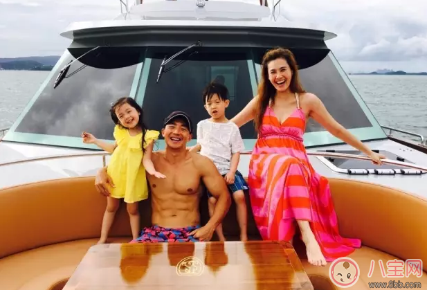 劉畊宏有幾個孩子 劉畊宏小泡芙兄妹全家福照片