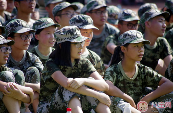 2017高中軍訓(xùn)感受800字作文 2017軍訓(xùn)總結(jié)800字高中作文心得 2017高中軍訓(xùn)感受800字作文 2017軍訓(xùn)總結(jié)800字高中作文心得