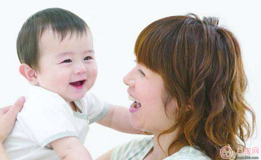 寶寶打嗝的原因有哪些 正確幫助嬰兒打嗝的方法怎么做