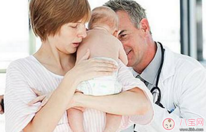 寶寶打嗝的原因有哪些 正確幫助嬰兒打嗝的方法怎么做