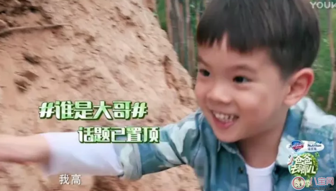 劉畊宏為什么要把吳尊送的T恤給嗯哼 Jasper摔倒了嗯哼如何安慰的 劉畊宏為什么要把吳尊送的T恤給嗯哼 Jasper摔倒了嗯哼如何安慰的