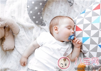 孩子在公眾場合哭鬧怎么辦 如何應(yīng)對(duì)國慶節(jié)孩子哭鬧