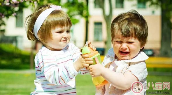 孩子不愿意分享是什么原因 為什么大多數(shù)的孩子都不喜歡分享 孩子不愿意分享是什么原因 為什么大多數(shù)的孩子都不喜歡分享