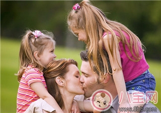 寶寶太黏人怎么辦 為什么寶寶會(huì)黏人