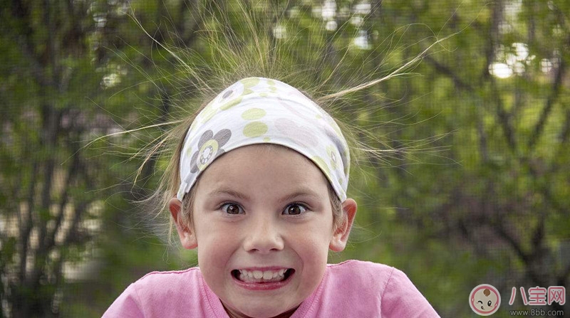 為什么秋季頭發容易靜電 如何應對頭發靜電問題