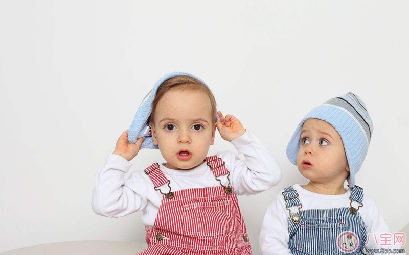 如何訓練孩子自己穿衣服 孩子學穿衣服能學到什么