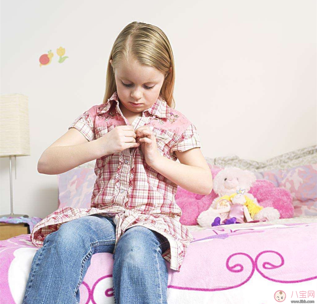 如何訓練孩子自己穿衣服 孩子學穿衣服能學到什么