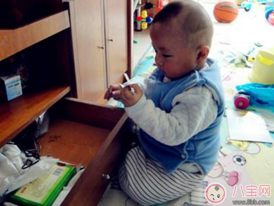 寶寶喜歡翻箱倒柜搞破壞怎么辦 怎么引導(dǎo)教育寶寶不要亂翻東西 寶寶喜歡翻箱倒柜搞破壞怎么辦 怎么引導(dǎo)教育寶寶不要亂翻東西