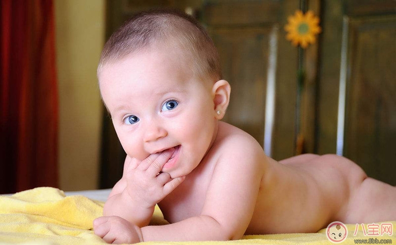 幼兒愛咬指甲怎么辦 如何戒掉孩子咬指甲的習慣 幼兒愛咬指甲怎么辦 如何戒掉孩子咬指甲的習慣