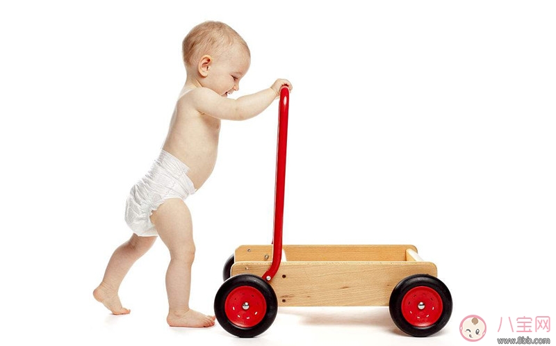 哪些跡象說明寶寶快會走路 幼兒學走路家長應該怎么做 哪些跡象說明寶寶快會走路 幼兒學走路家長應該怎么做