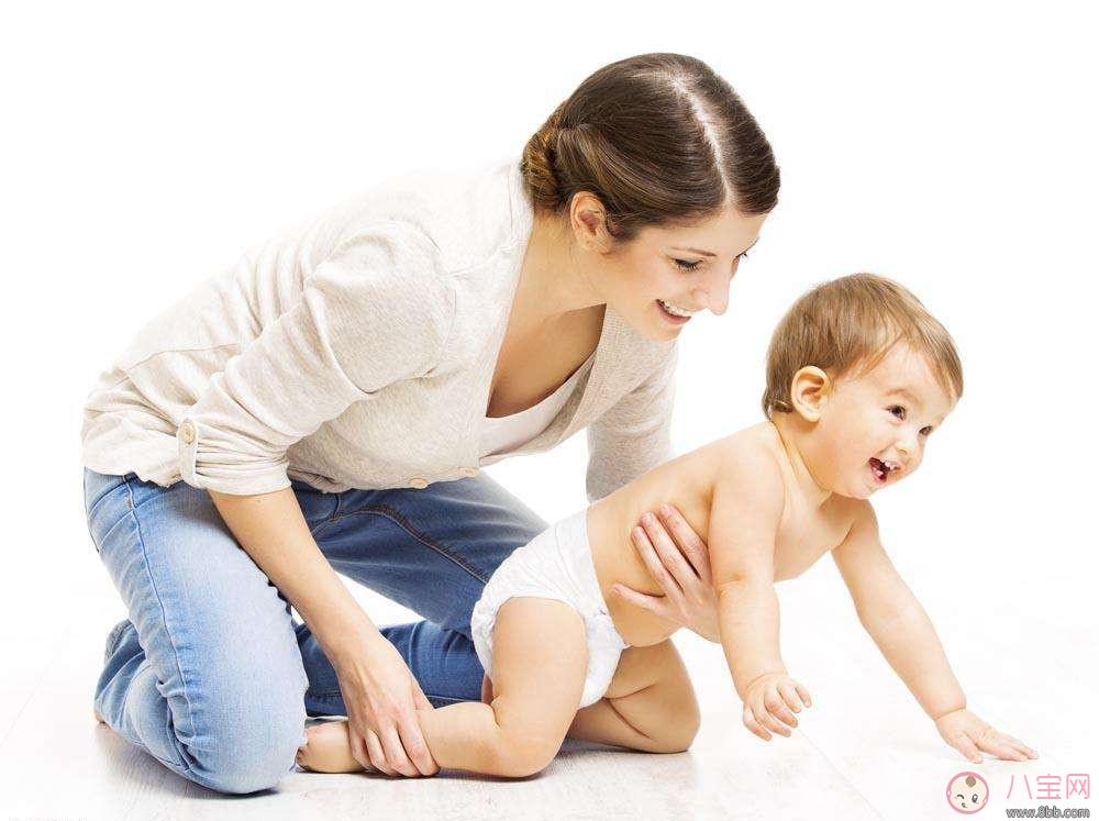 哪些跡象說明寶寶快會走路 幼兒學走路家長應該怎么做 哪些跡象說明寶寶快會走路 幼兒學走路家長應該怎么做