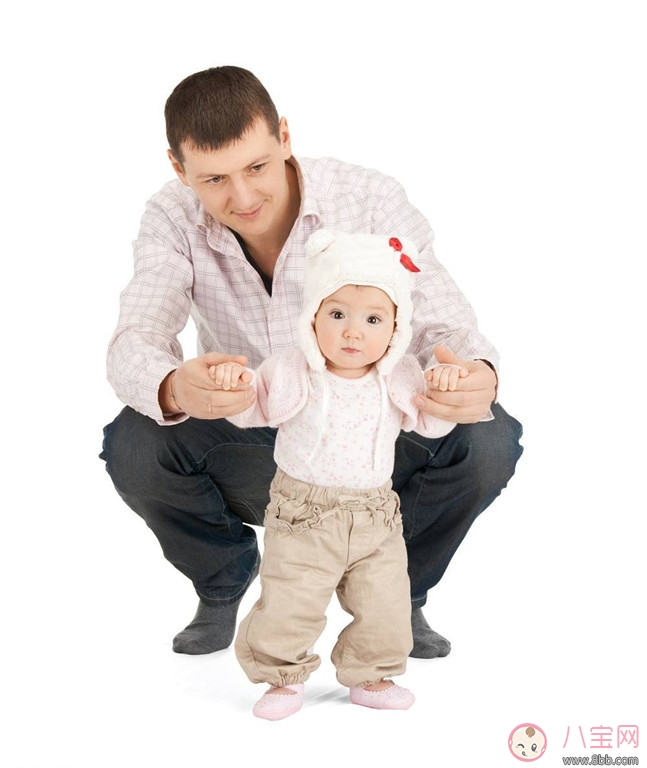 哪些跡象說明寶寶快會走路 幼兒學走路家長應該怎么做 哪些跡象說明寶寶快會走路 幼兒學走路家長應該怎么做