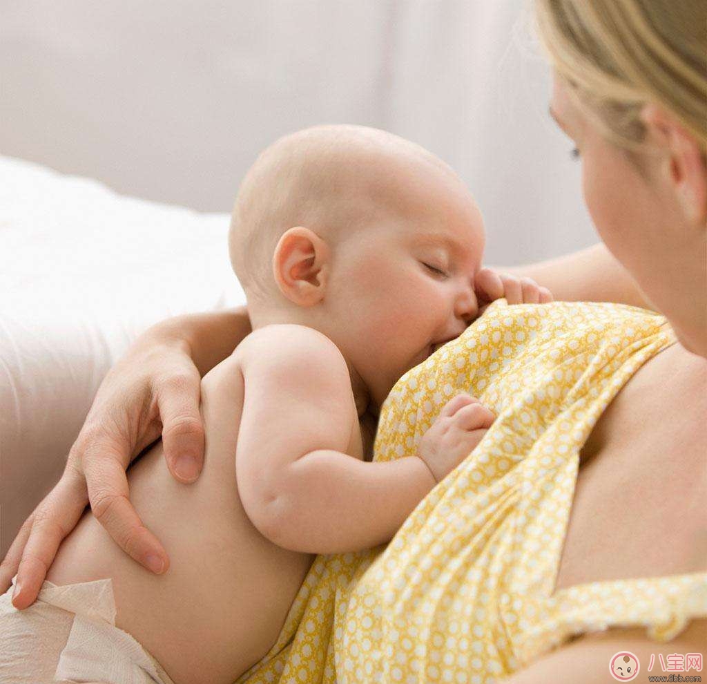 哺乳時(shí)寶寶流汗過多是健康就問題嗎 如何減少寶寶哺乳時(shí)汗流過多 哺乳時(shí)寶寶流汗過多是健康就問題嗎 如何減少寶寶哺乳時(shí)汗流過多