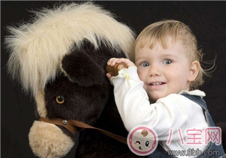 安撫寶寶搖晃好不好 搖晃會讓嬰兒頭部受傷嗎 安撫寶寶搖晃好不好 搖晃會讓嬰兒頭部受傷嗎