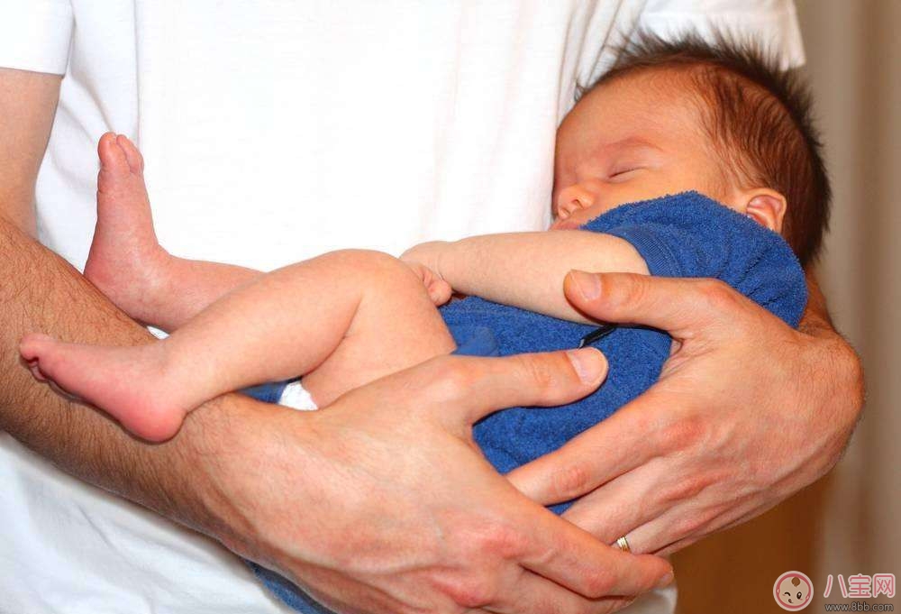 安撫寶寶搖晃好不好 搖晃會讓嬰兒頭部受傷嗎 安撫寶寶搖晃好不好 搖晃會讓嬰兒頭部受傷嗎