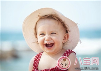 如何帶寶寶外出曬太陽 曬太陽怎么保障寶寶的肌膚不被曬傷 如何帶寶寶外出曬太陽 曬太陽怎么保障寶寶的肌膚不被曬傷