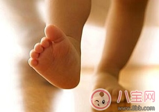 孩子光腳走路有好處 孩子光腳走路要注意什么