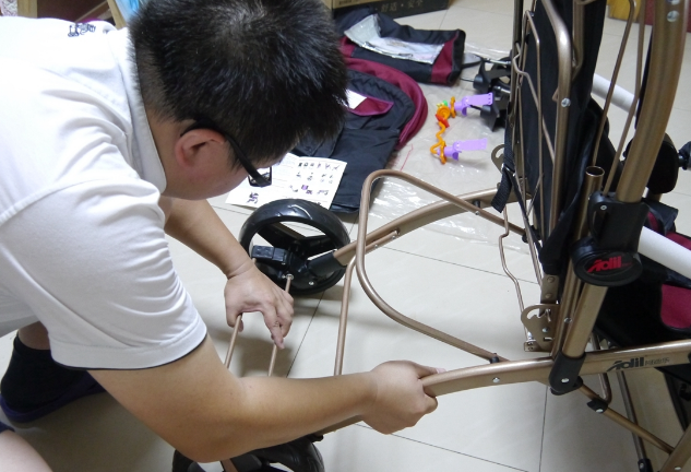 阿迪樂(lè)嬰兒車(chē)安裝步驟 阿迪樂(lè)高景觀嬰兒推車(chē)組裝圖解 阿迪樂(lè)嬰兒車(chē)安裝步驟 阿迪樂(lè)高景觀嬰兒推車(chē)組裝圖解