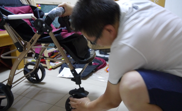 阿迪樂(lè)嬰兒車(chē)安裝步驟 阿迪樂(lè)高景觀嬰兒推車(chē)組裝圖解 阿迪樂(lè)嬰兒車(chē)安裝步驟 阿迪樂(lè)高景觀嬰兒推車(chē)組裝圖解