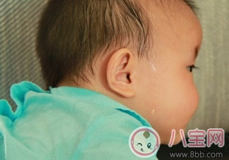 孩子睡覺后腦勺出汗很多 寶寶后腦勺出汗多是缺鈣引起的嗎