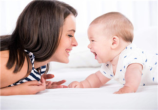 經(jīng)常給孩子掏耳朵好不好 給孩子使用耳機(jī)會(huì)影響聽(tīng)力嗎