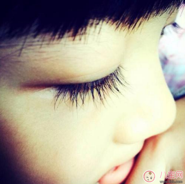 陳冠希曬女兒ALAIA睫毛 孩子睫毛長是遺傳的嗎 陳冠希曬女兒ALAIA睫毛 孩子睫毛長是遺傳的嗎