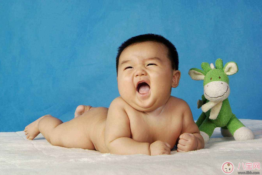 陳冠希曬女兒ALAIA睫毛 孩子睫毛長是遺傳的嗎 陳冠希曬女兒ALAIA睫毛 孩子睫毛長是遺傳的嗎