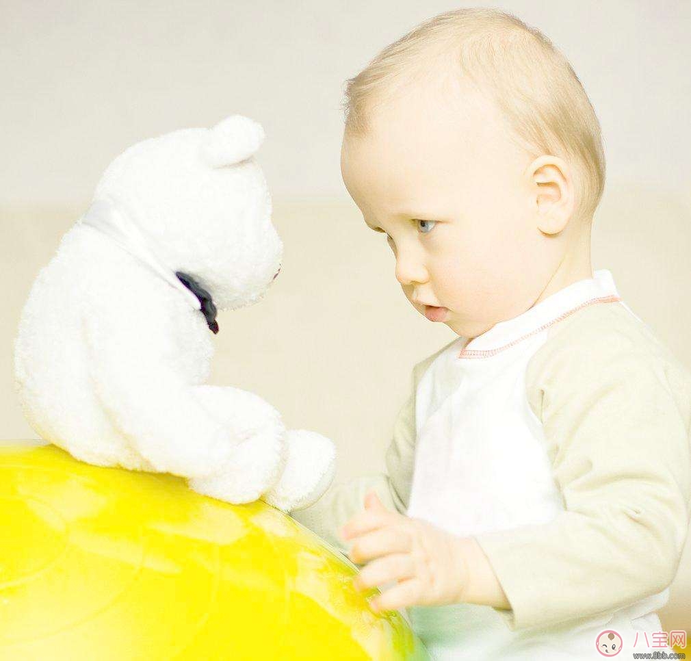 寶寶粘人高需求好不好 如何培養孩子獨立玩耍的性格